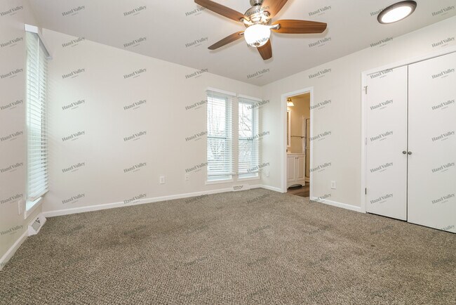 Building Photo - 509 NE Grand Ave