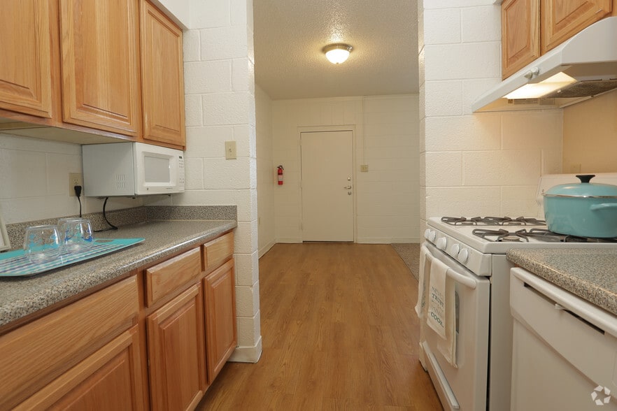 Primary Photo - Suncrest Apartments