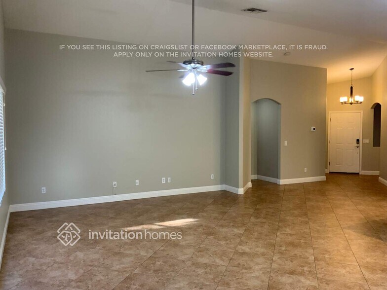 Building Photo - 1400 E Vernoa St