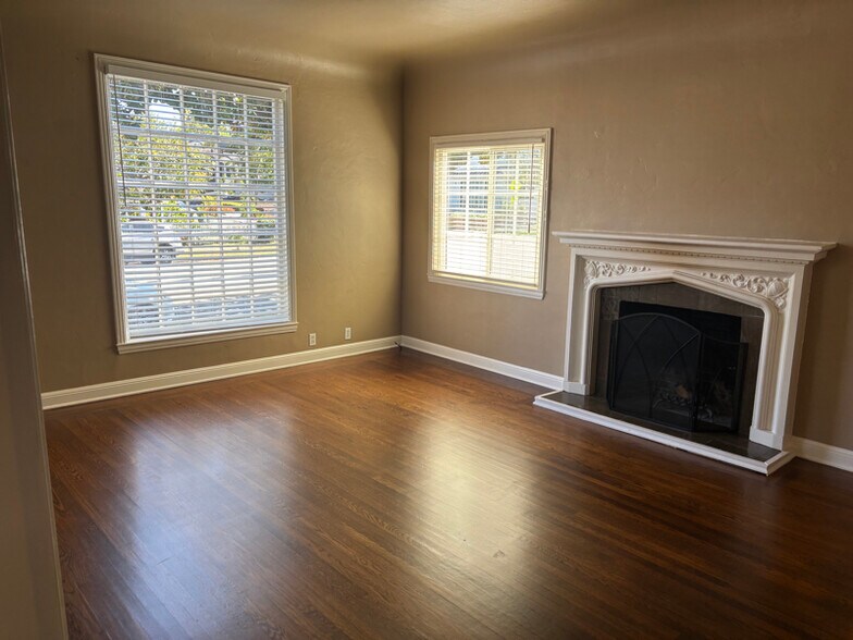 Building Photo - 1516 Hillside Dr