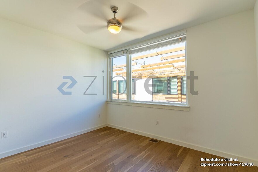 Building Photo - 2002 E 7th St