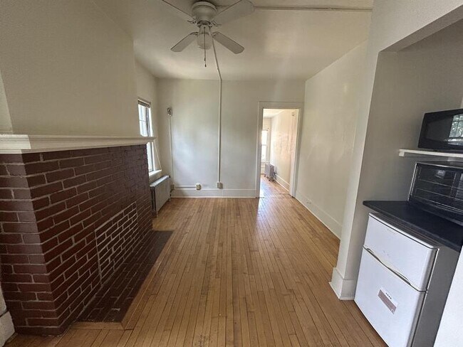 Building Photo - 240 W Lakelawn Pl