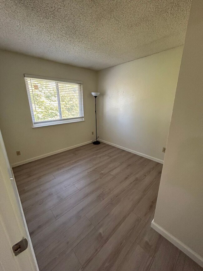 Building Photo - REDUCED!!!