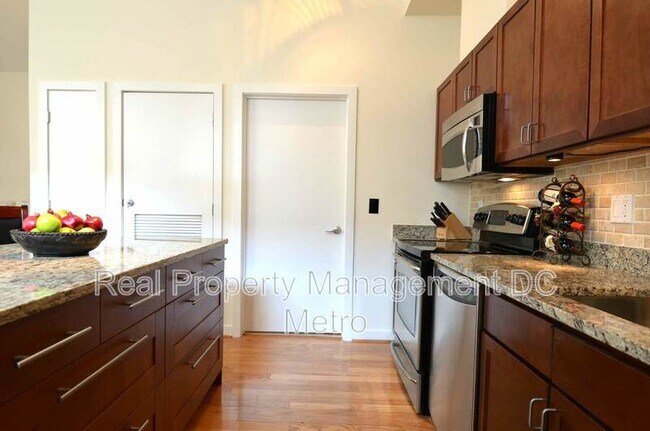 Building Photo - 1414 Belmont St NW