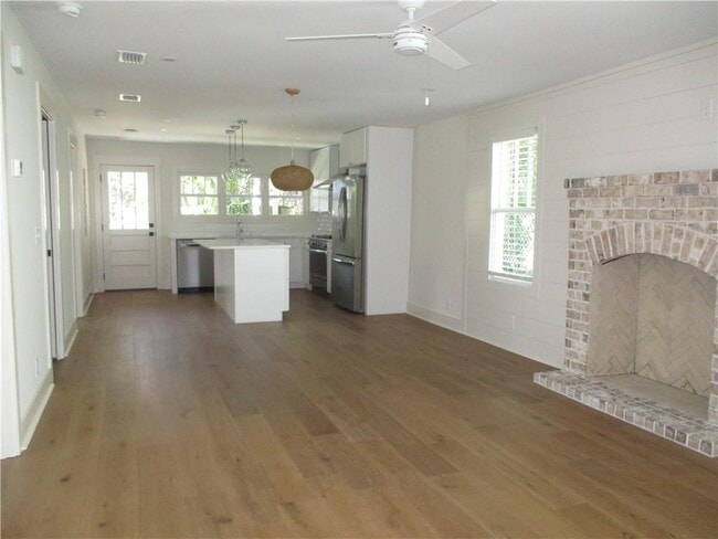 Building Photo - 403 Oleander Rd