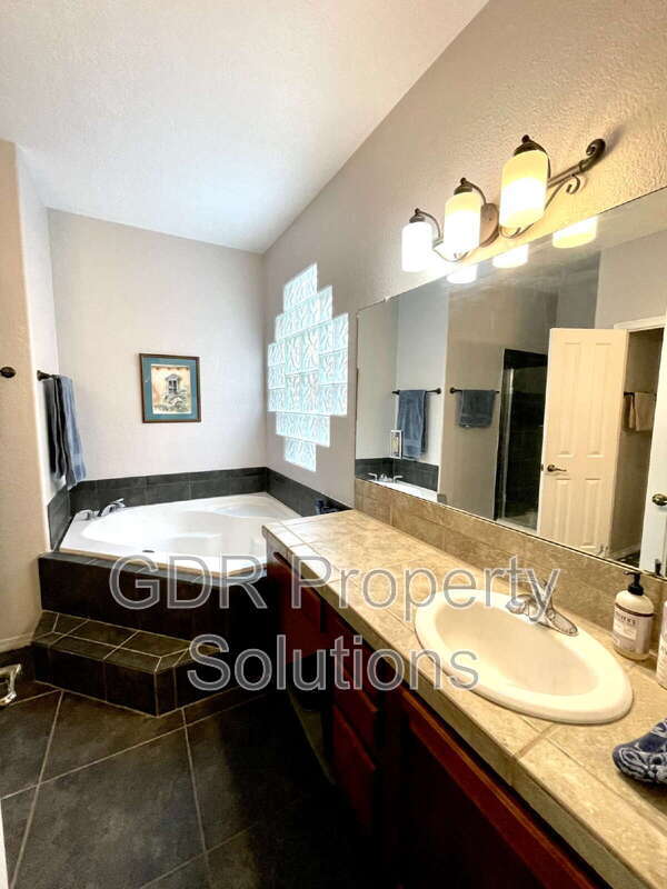 Building Photo - 13208 Pine Forest Pl NE