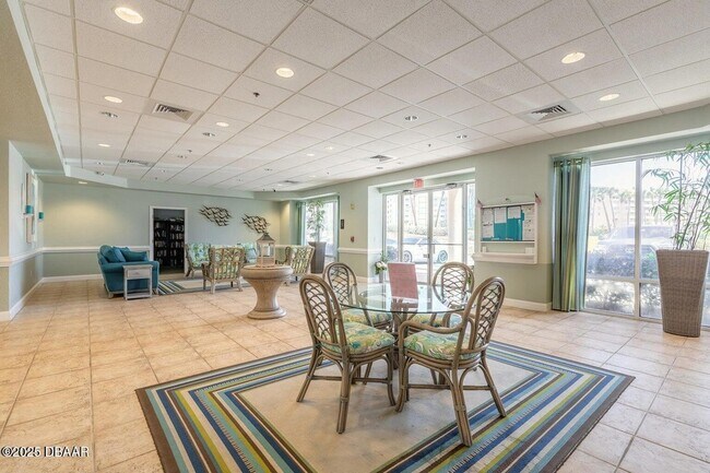Building Photo - 4650 Links Village Dr