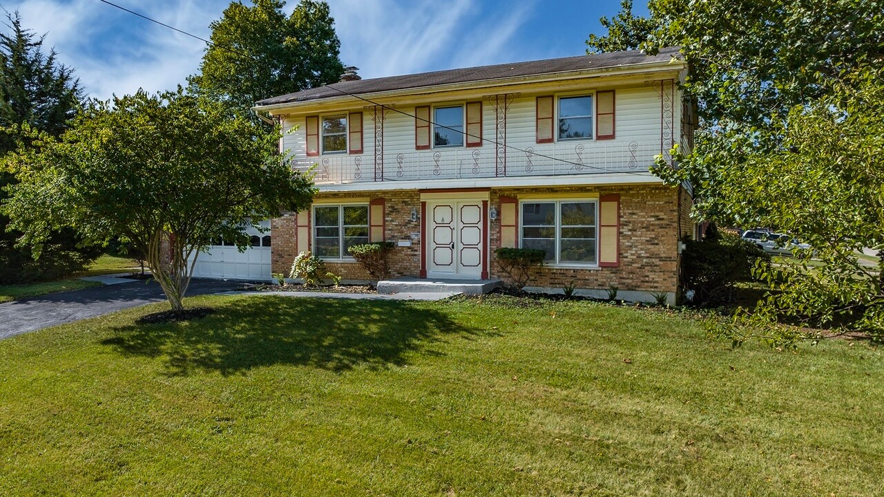 Building Photo - 11895 Cedarcreek Dr