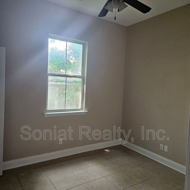Building Photo - 5507B Warrington Drive