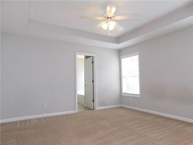 Building Photo - 576 Greenwood Park Way