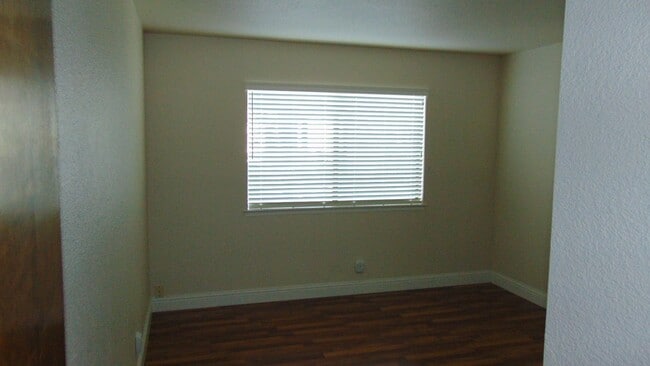 Building Photo - Lakefront Condo