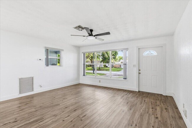 Building Photo - 1510 NE 32nd Pl