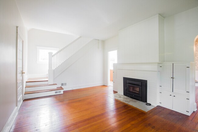 Building Photo - 812 Floral Ave