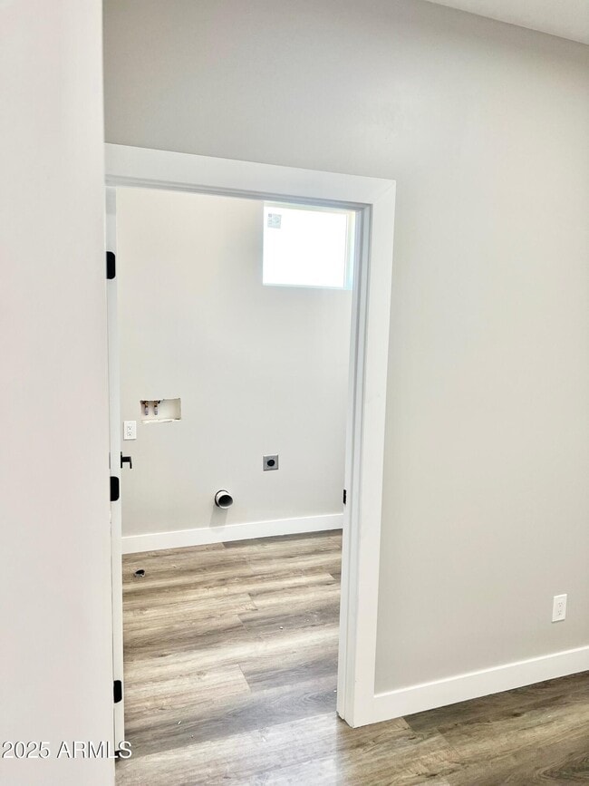 Building Photo - 2537 E Southgate Ave