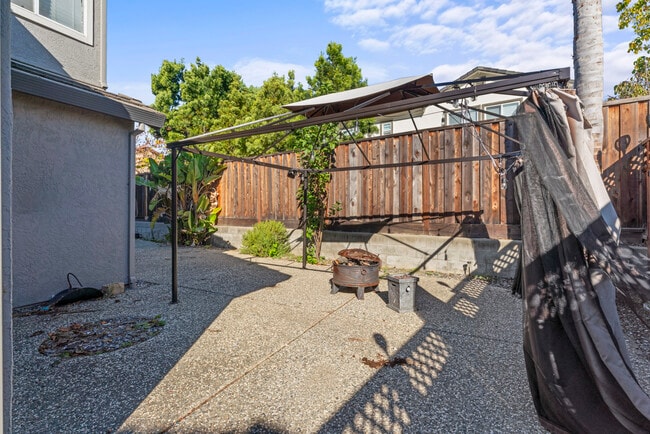 Building Photo - 2126 Sunhaven Ct