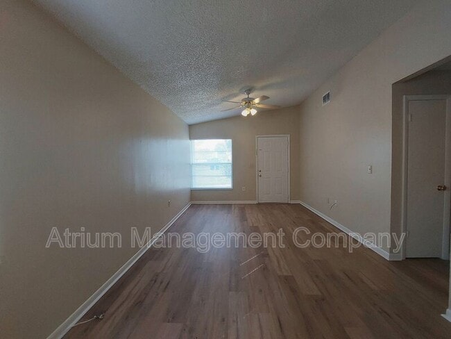 Building Photo - 1906 Crystal Grove Dr