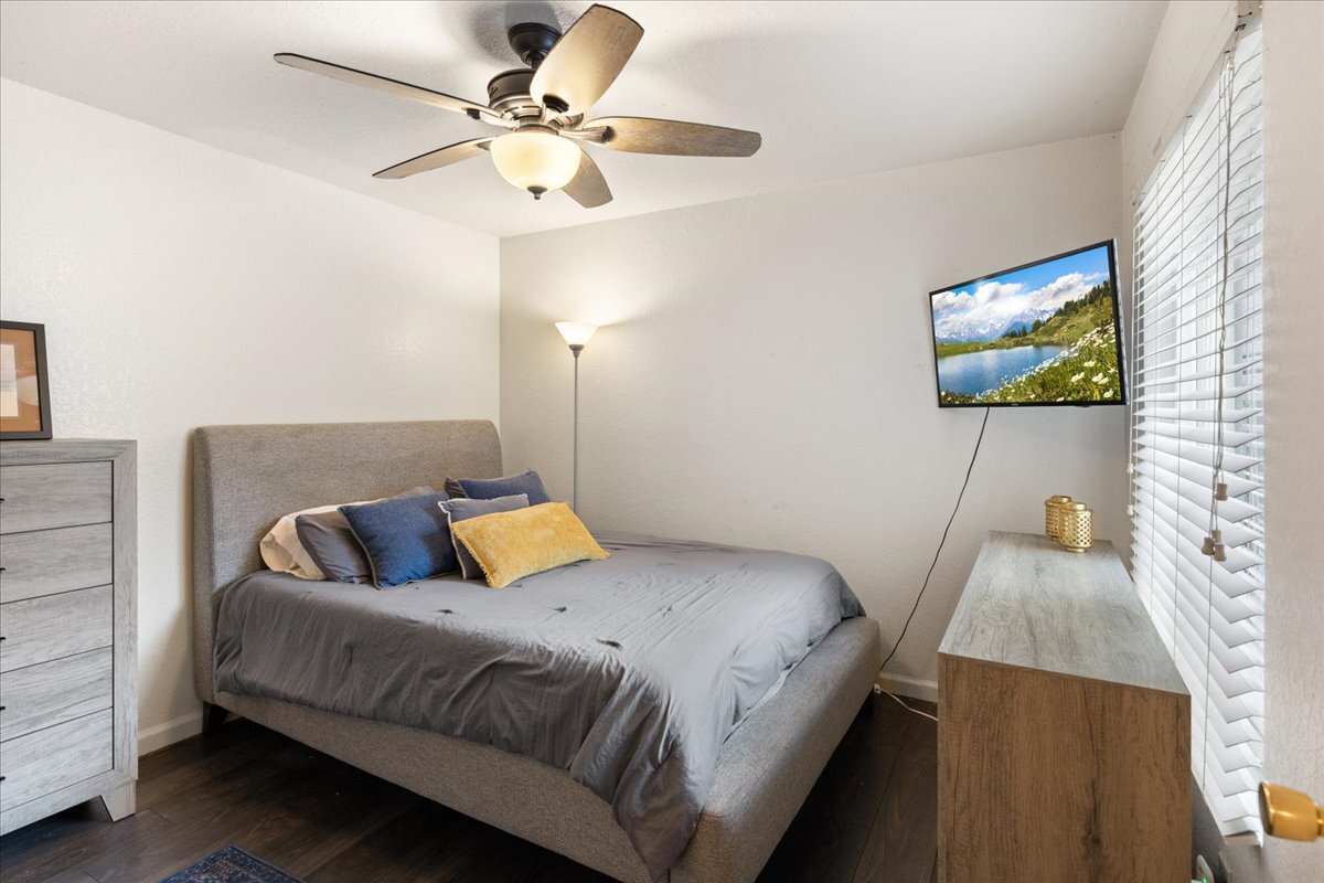 Building Photo - 1581 W Swain Rd