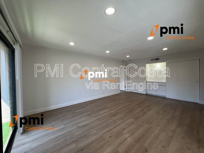 Building Photo - 320 N Civic Dr