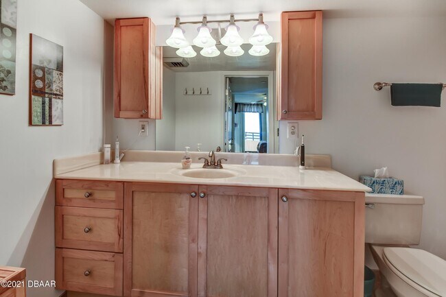 Building Photo - 1 Oceans W Blvd