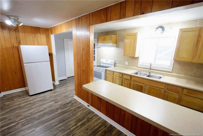 Building Photo - 809 Minurva Ct