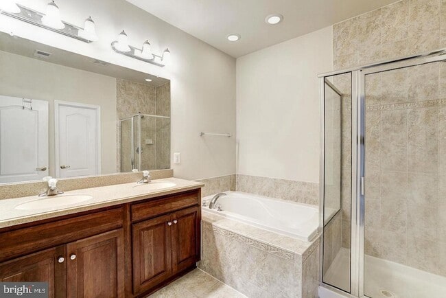 Building Photo - 12176 Bridgend Run