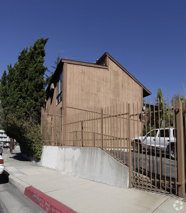 Building Photo - Sarah St Apts