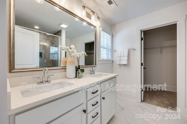 Building Photo - 1233 Eastway Dr