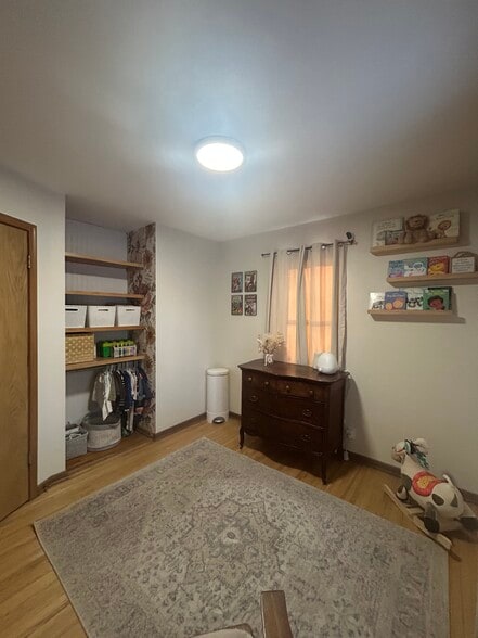 Building Photo - 1713 Laurie Rd E