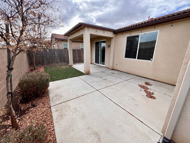 Building Photo - $2,495 Ashlan & Dewolf, 4 Bedrooms - Del D...