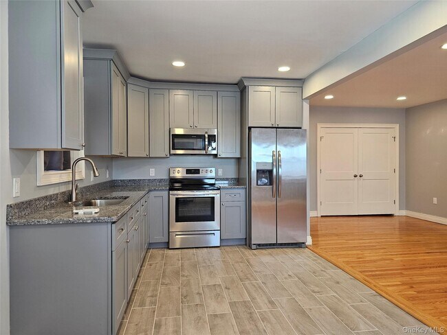 Building Photo - 3 Shadylawn Pl