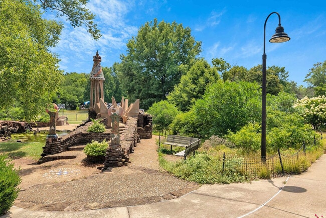 Building Photo - 802 N Park Ave