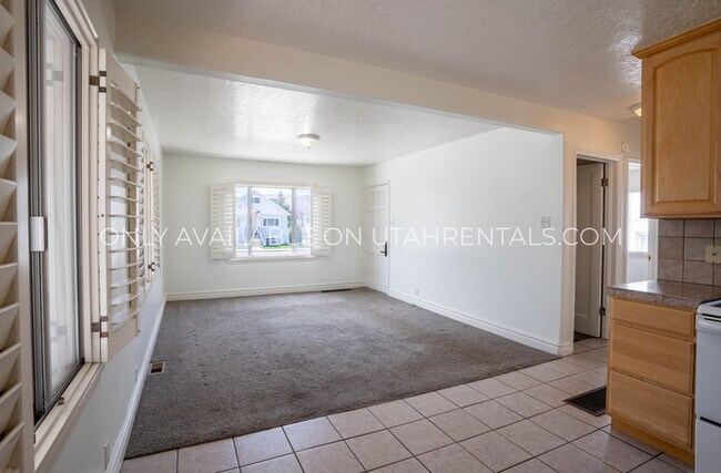 Building Photo - 347 S 500 W