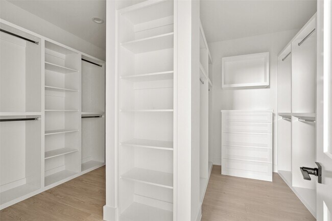 Building Photo - 107 Tolima Dove St