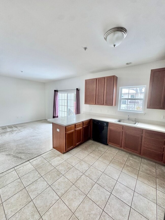 Building Photo - THREE BEDROOM TOWNHOME- PARKLAND SCHOOLS