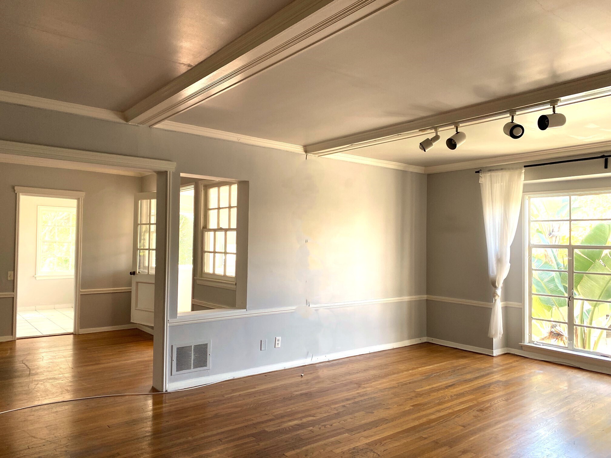 Building Photo - 10682 Kinnard Ave