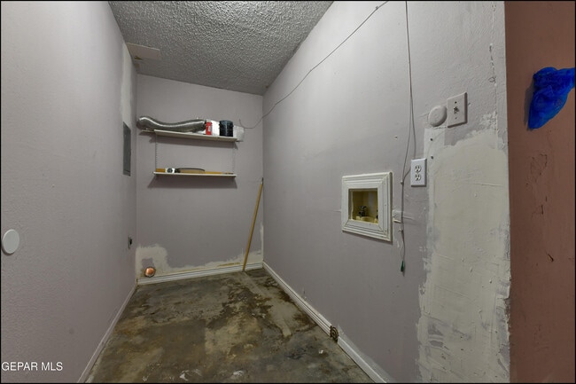 Building Photo - 233 Vista Bonita St