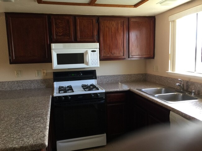 Building Photo - 5203 Caliente St