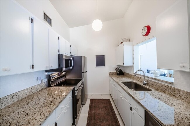 Building Photo - 722 White Pine Tree Rd