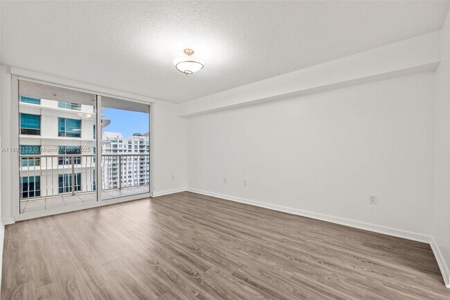 Building Photo - 1200 Brickell Bay Dr