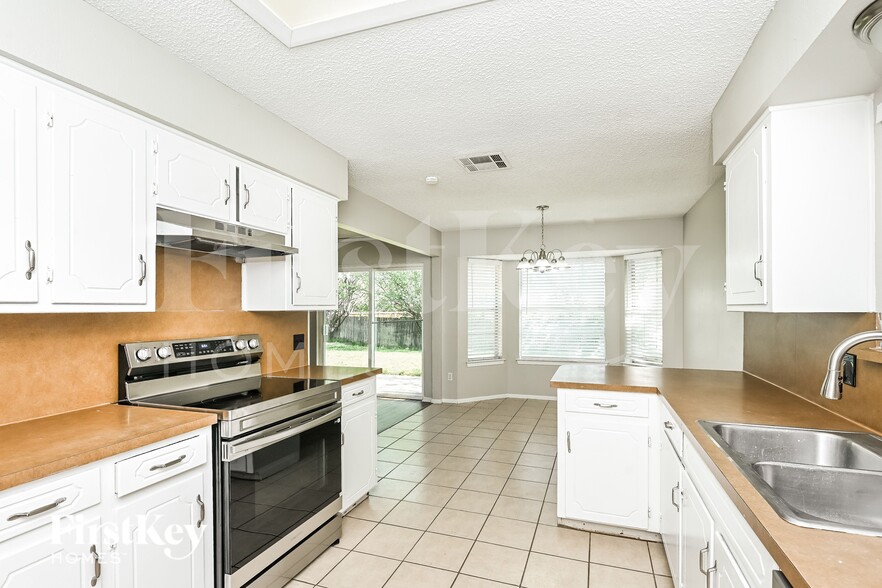 Building Photo - 7508 Evergreen Dr