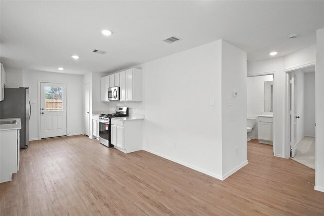 Building Photo - 1440 Las Cuevas Dr
