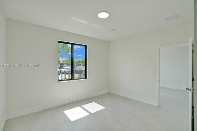 Building Photo - 5145 E 3rd Ave