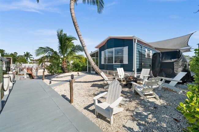 Building Photo - 648 E Palm Ave