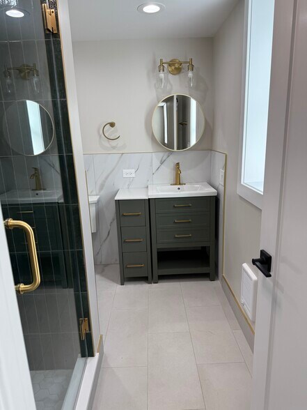 Master Bath - 330 Barton Ave