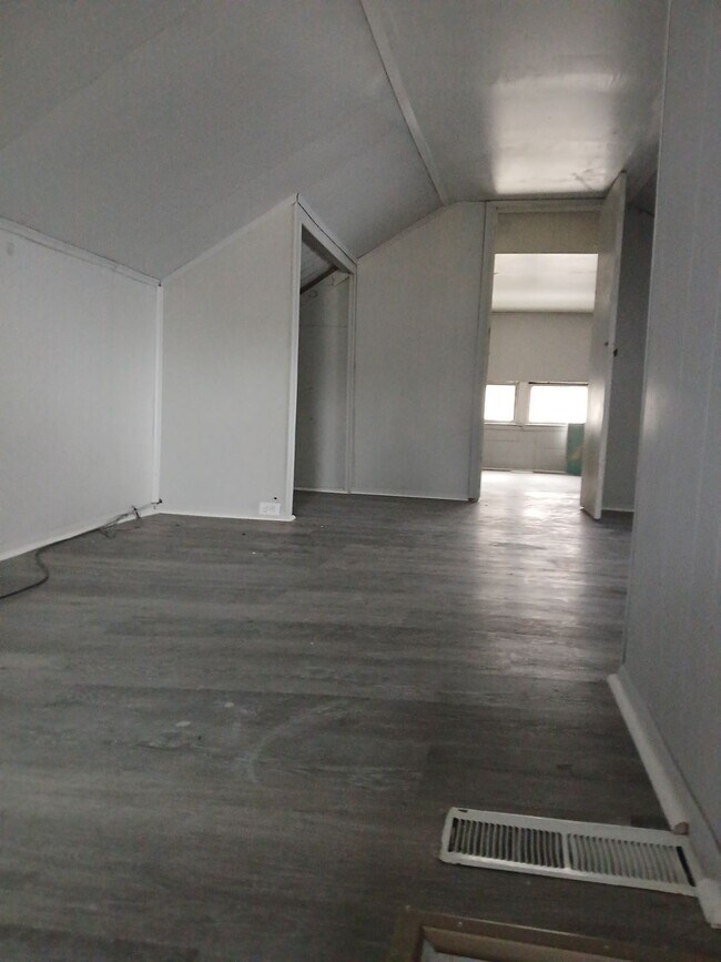 Building Photo - 2204 Fremont St