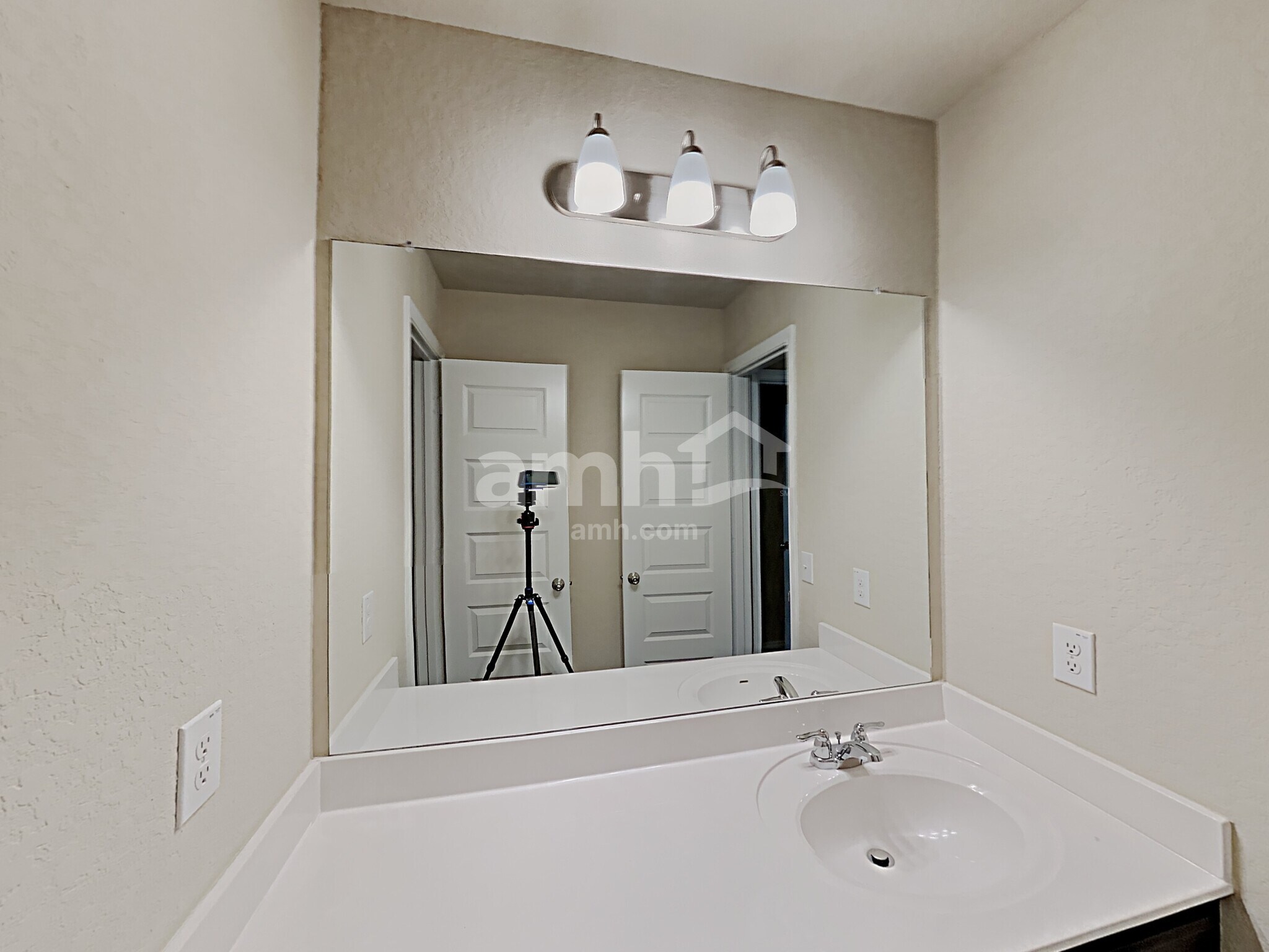 Building Photo - 747 Red Barn Bnd