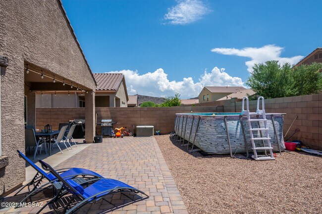 Building Photo - 9017 W Rolling Springs Dr