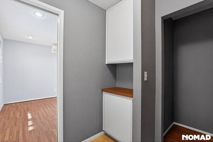 Building Photo - 23119 Valerio St