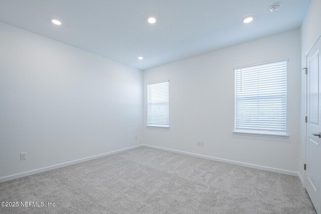 Building Photo - 259 Brandon Lks Dr