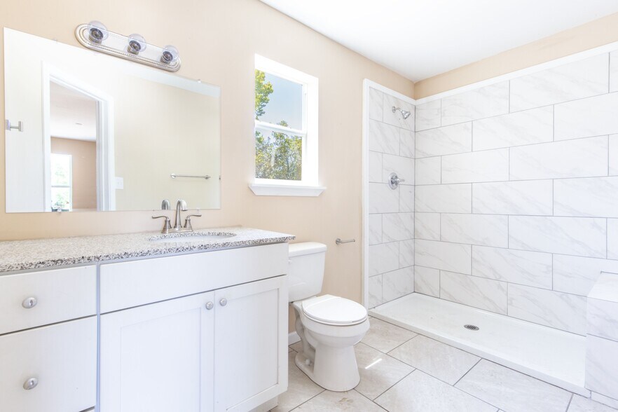 Building Photo - 55 N Warren St